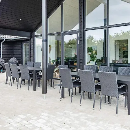 Luxury Retreat In Mommark Sarup